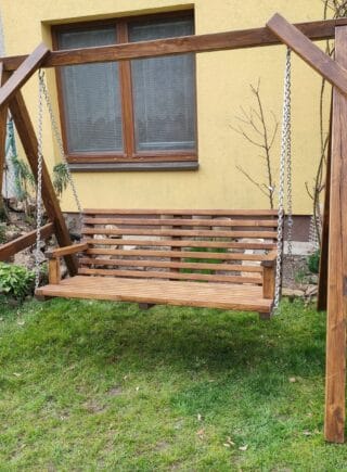 Masivní dřevěná houpačka