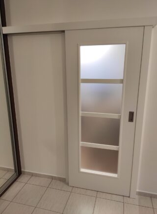 Posuvné na stěnu se zárubní