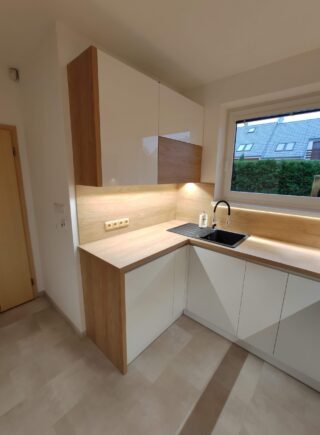 Velká čtyřstranná kuchyně