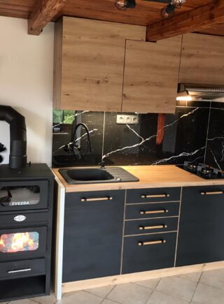 Malá kuchyně na chatu