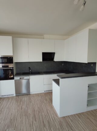 Kuchyně s vestavnou vinotékou